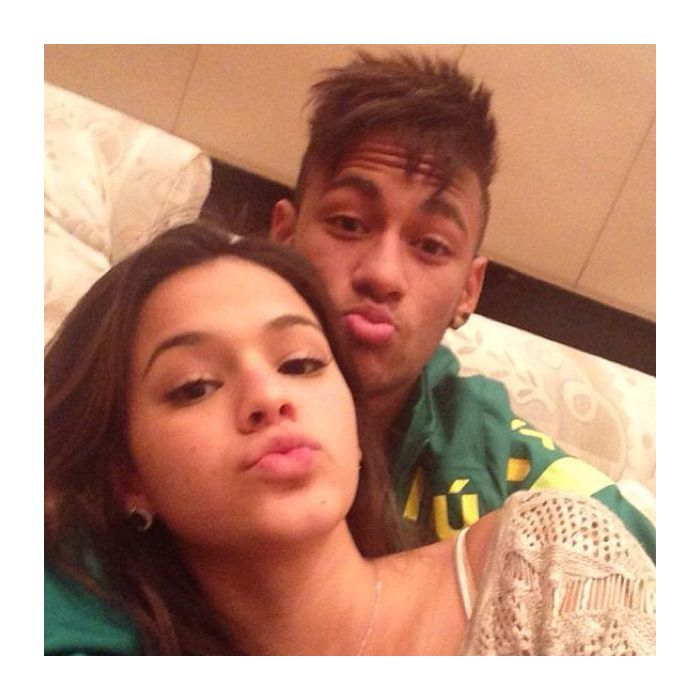 Bruna Marquezine e Neymar assumiram o namoro no Carnaval de 2013 e o craque foi a publico confirmar a boa nova