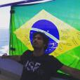  Ian Somerhalder &eacute; apaixonado pelo Brasil. J&aacute; que ama tanto, por que n&atilde;o vir morar de uma vez no Rio de Janeiro com Nikki Reed? 