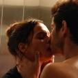 Mari (Bruna Marquezine) e Ben (Maurício Destri) se beijam muito em "I Love Paraisópolis"