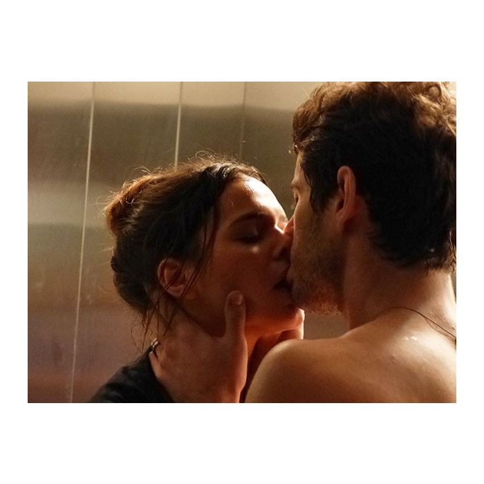 Mari (Bruna Marquezine) e Ben (Maurício Destri) se beijam muito em &quot;I Love Paraisópolis&quot;