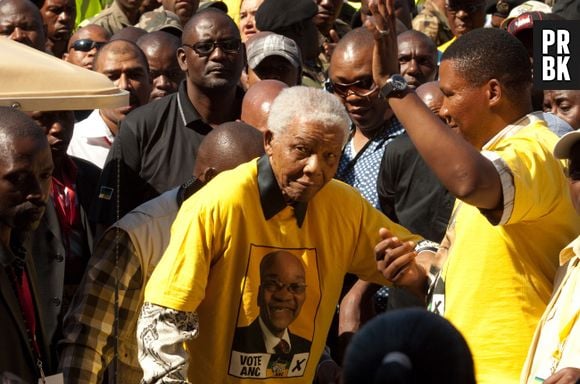 Aos 95 anos, Nelson Mandela faleceu em Johannesburgo, na África do Sul