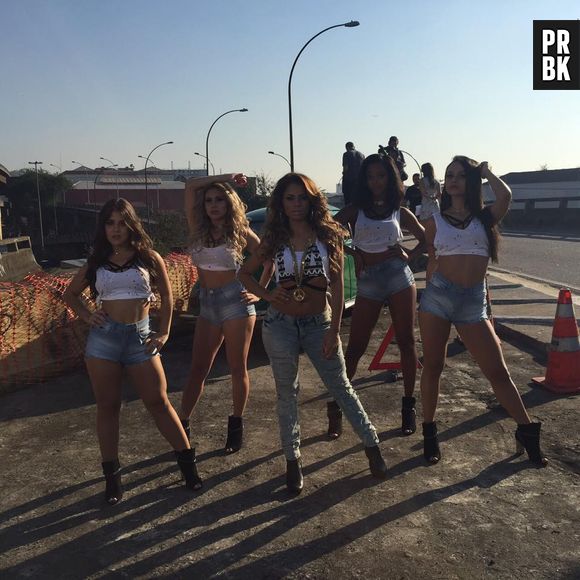 Lexa grava clipe do hit "Para de Marra" com muita coreografia e cenário urbano
