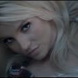 Britney faz a traída no clipe de "Perfume" do CD "Britney Spears"