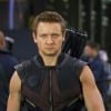 Gavião Arqueiro (Jeremy Renner) é um dos seis Vingadores da Marvel