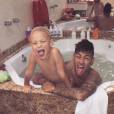  Neymar Jr. se diverte com o herdeiro, Davi Lucca, em foto postada no Instagram 