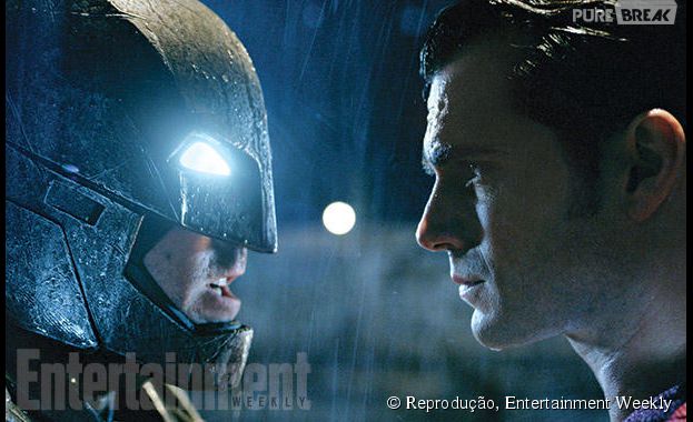 Recentemente, o diretor Zack Snyder divulgou novos cartazes de "Batman V Superman: A Origem da Justi&ccedil;a", em sua conta no Twitter