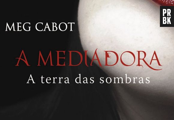 "A Mediadora: A Terra das Sombras" é o primeiro volume da série!