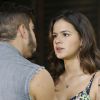 Mari (Bruna Marquezine) briga com Grego (Caio Castro) e Bruna (Giullia Buscaccio) em "I Love Paraisópolis"