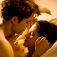  A esperada lua de mel de Bella (Kristen Stewart) e Edward (Robert Pattinson) levou os f&atilde;s de "Crep&uacute;sculo" &agrave; loucura! 
