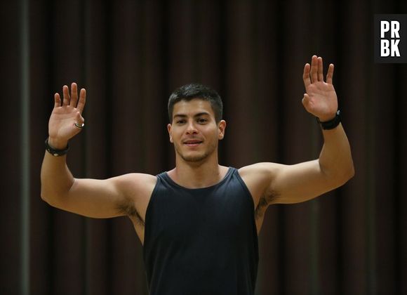 Arthur Aguiar mostra boa forma em ensaio para o "Dança dos Famosos 2015"