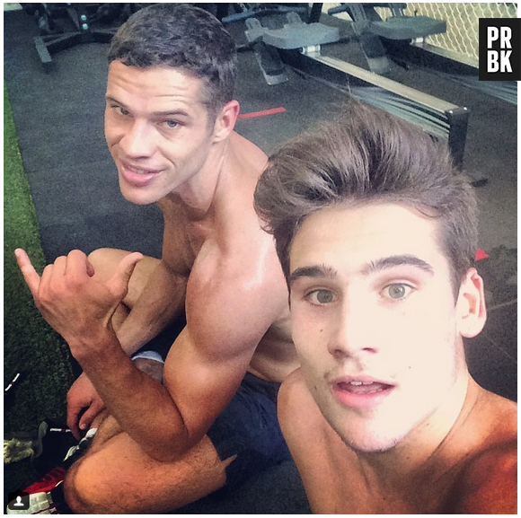 Nicolas Prattes e o ator José Loreto na academia