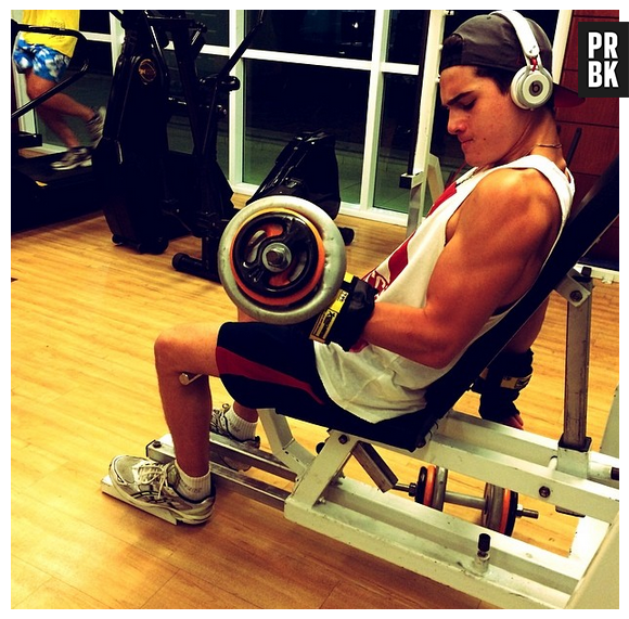 Ator Nicolas Prattes metendo bronca na Malhação 