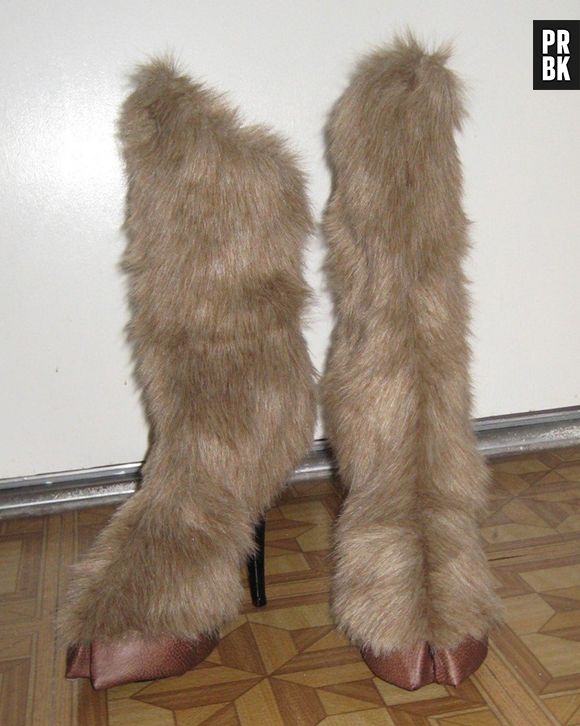 Esse sapato é perfeito para usar com uma fantasia na festa de "Halloween"