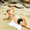 Miley Cyrus não cansa de causar! Recentemente, a cantora ficou completamente nua em uma praia e publicou o resultado na web