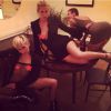 Amigos de Miley Cyrus compartilham no Instagram fotos da noite animada da cantora