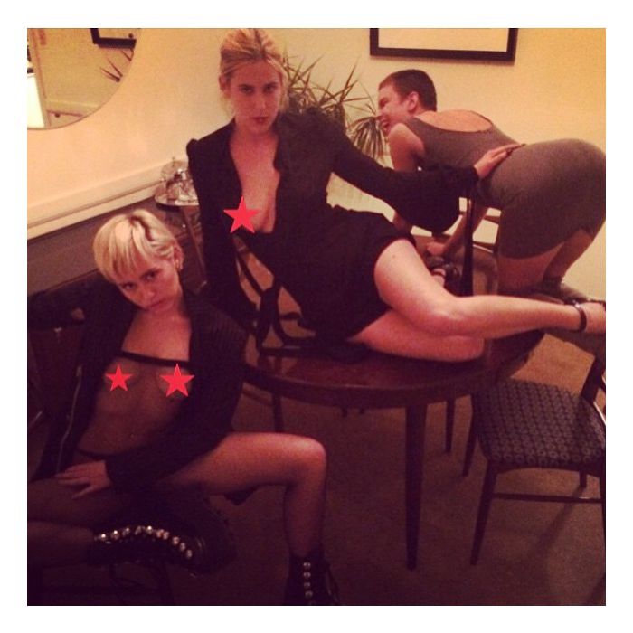  Amigos de Miley Cyrus compartilham no Instagram fotos da noite animada da cantora 
