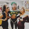 Miley Cyrus mostra os seios no Instagram