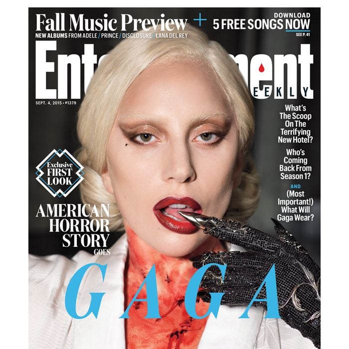  Lady Gaga aparece vestida como a Condessa, seu papel em &quot;American Horror Story: Hotel&quot;, na capa da revista Entertainment Weekly 