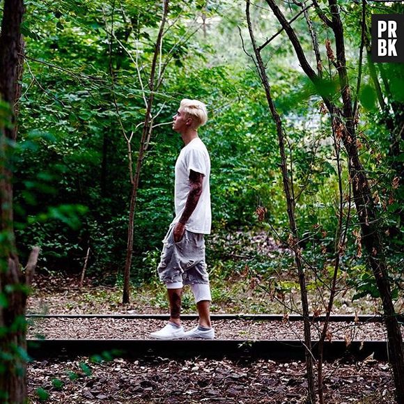 Justin Bieber e seu cabelo platinado brilham em ensaio no Instagram