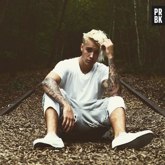 Justin Bieber posa com novo visual, todo loiro platinado, para ensaio no Instagram