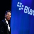 Pegou mal! Após polêmica, Alicia Keys deixará seu cargo na BlackBerry