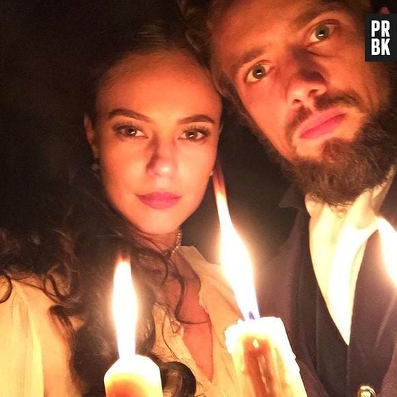 Paolla Oliviera e Rafael Cardoso, nos bastidores das gravações da novela "Além do Tempo"