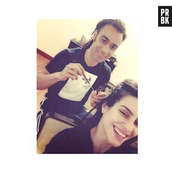 Cleo Pires abandonou as madeixas lisas e apostou nos dreadlocks