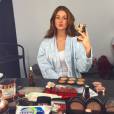 Marina Ruy Barbosa tira selfie no espelho e mostra sua linda capinha de celular