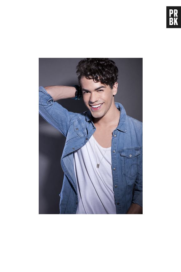 Sam Alves inicia nova fase na carreira no clipe da faixa "Esse Mistério"