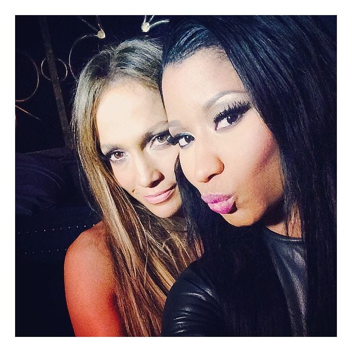 Nicki Minaj e Jenifer Lopez fazendo as meigas na selfie