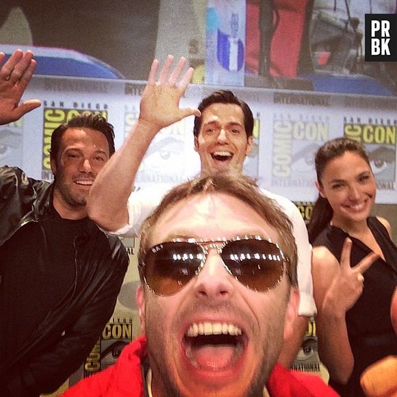 O que falar dessa selfie com o elenco de "Batman Vs Superman"?