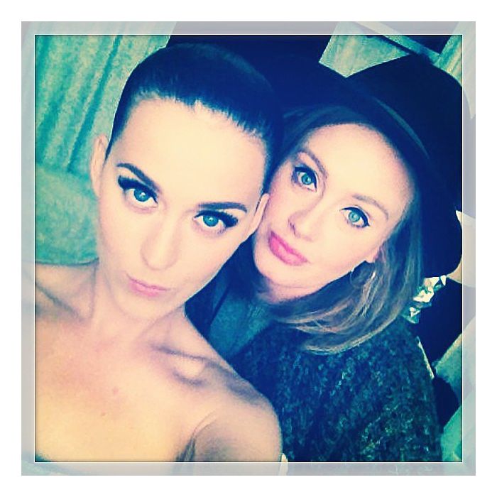 Katy Perry e Adele podiam, além de tirar selfies, gravar algo juntas. Já pensou?