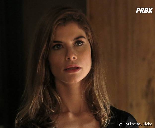 Novela "Além do Tempo": Lívia (Alinne Moraes) fica sem ação ao ver Felipe (Rafael Cardoso) e Pedro (Emílio Dantas) juntos