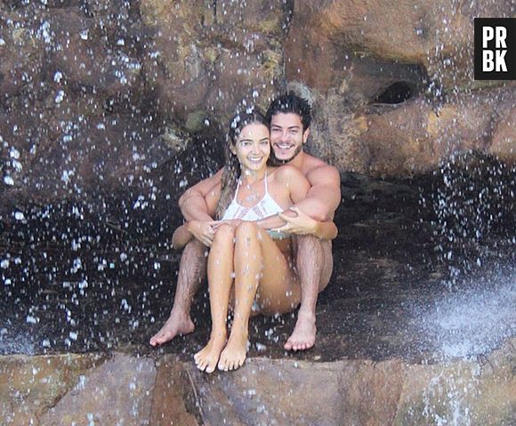 Que fofos! Arthur Aguiar, que está bombando na "Dança dos Famosos", vive um ótimo momento com a namorada Camila Mayrink