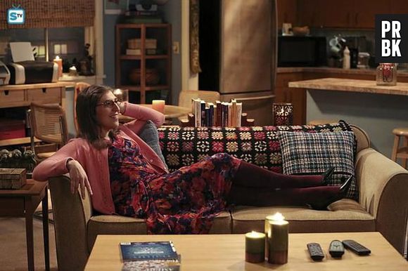 Em "The Big Bang Theory", Amy (Mayim Bialik) se prepara para primeira noite de amor com Sheldon (Jim Parson)