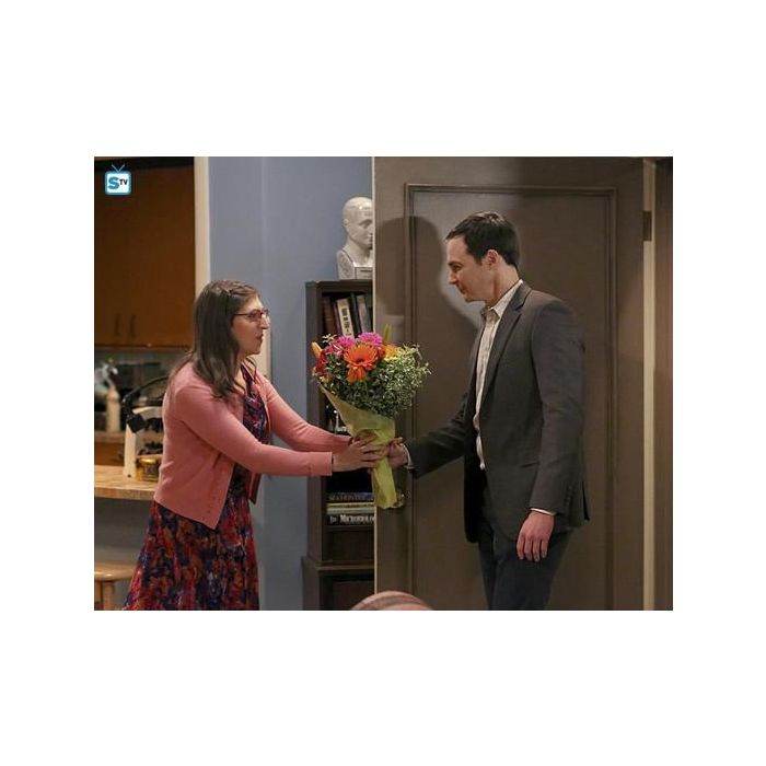 Sheldon (Jim Parson) surpreende Amy (Mayim Bialik) na midseason finale de &quot;The Big Bang Theory&quot;