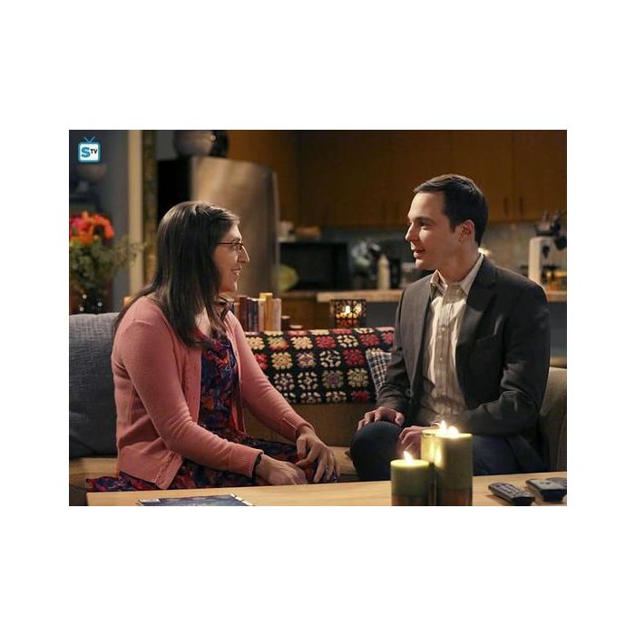 Série &quot;The Big Bang Theory&quot;: Amy (Mayim Bialik) e Sheldon (Jim Parson) reatam namoro na midseason finale!