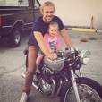Christopher Mason ainda é pai e vive compartilhando fotos com a filha nas redes sociais