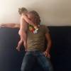 Christopher Mason costuma postar fotos fofas com a filhinha em suas redes sociais