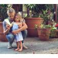 Christopher Mason posa com a filha em vários cliques no Instagram