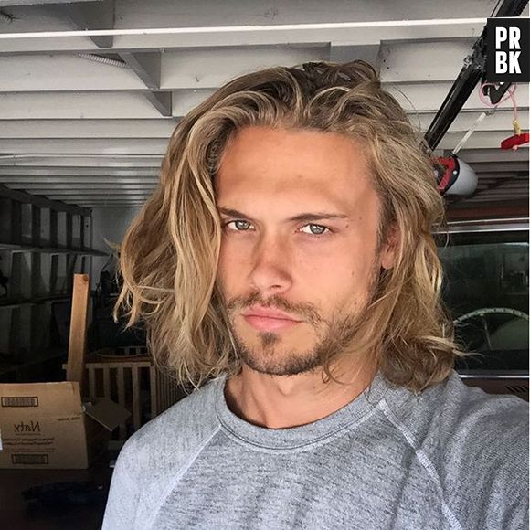 O rosto de Christopher Mason, após "Hands To Myself", vai ficar na memória