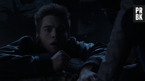 Liam (Dylan Sprayberry) fica amedrontado com monstro em cena inédita de "Teen Wolf"