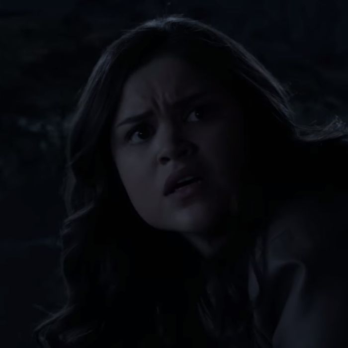 Olha a cara de medo da Hayden (Victoria Moroles) ao ver o monstro em &quot;Teen Wolf&quot;!