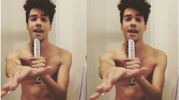 Sam Alves ousado? Cantor mostra tanquinho, dança só de toalha e faz cover para os fãs no Snapchat!