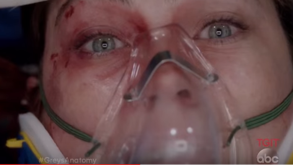 Em "Grey's Anatomy": na 12ª temporada, Meredith sofre ataque e é espancada por paciente!