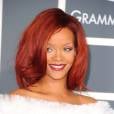 Os cachos não duraram muito e Rihanna voltou a usar o cabelo liso