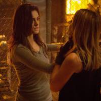 Em "The Originals": na 3ª temporada, Cami passa por treinamento de luta em novas fotos!