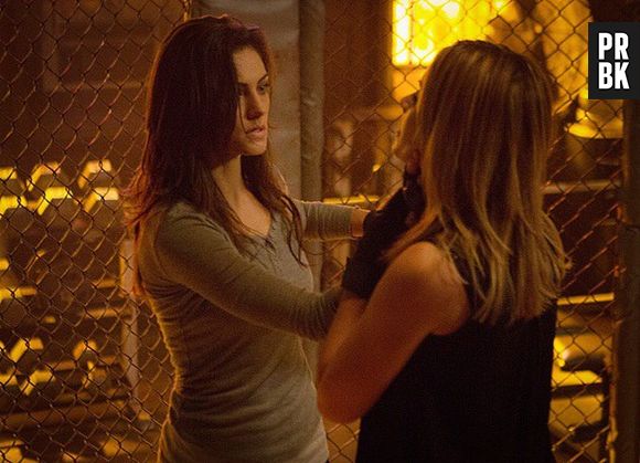 Em "The Originals": Cami e Hayley lutam em novas imagens promocionais!