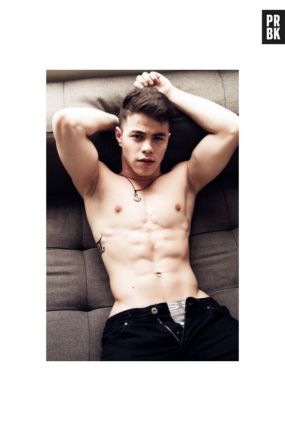 Além de lindo, Gustavo Rocha também sabe ser sexy nas redes sociais