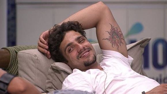 Junior é eliminado do "BBB14" com 68%! Clara e Vanessa comemoram: "Muito feliz"